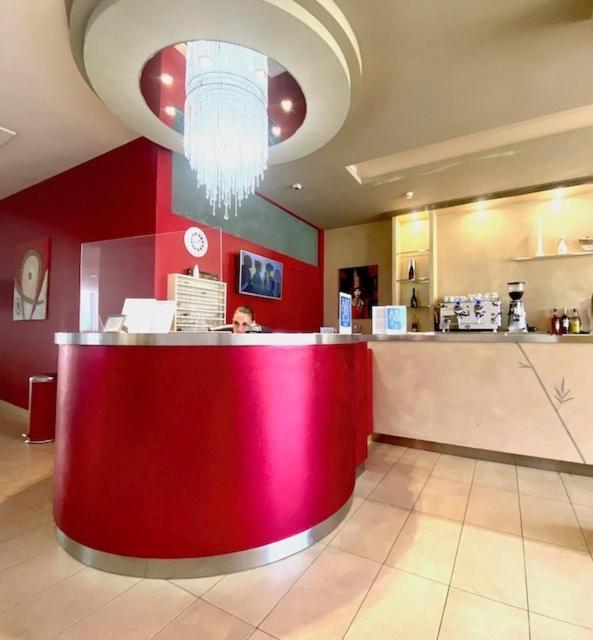 Hotel Cosmopol Чезенатіко Екстер'єр фото